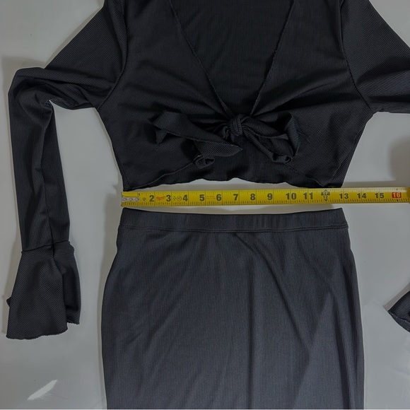 2 PC matching set SOLID BLACK MINI SKIRT and MATCHING TIE FRONT CROPPED TOP M - Picture 11 of 12